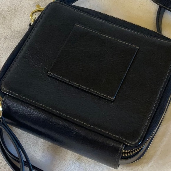 Fossil, black leather small bag 6x5 inches in size with 2 pockets. - Picture 3 of 5